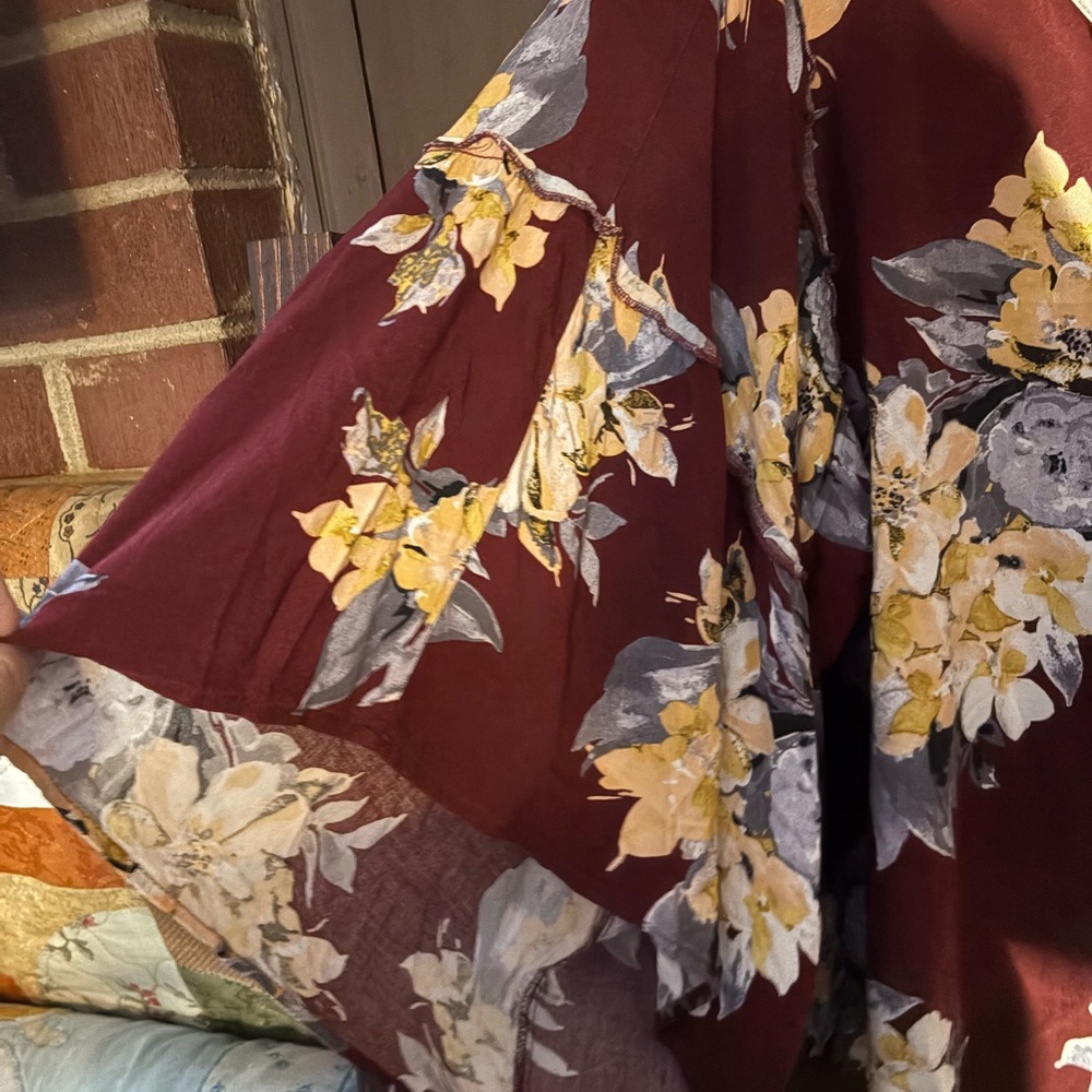 Unique Spectrum Burgundy Floral Blouse. New without tag. - Picture 3 of 6